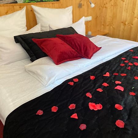 Hotel Wilder Mann Feuchtwangen Bagian luar foto