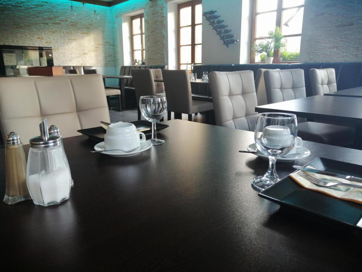 Hotel Wilder Mann Feuchtwangen Bagian luar foto