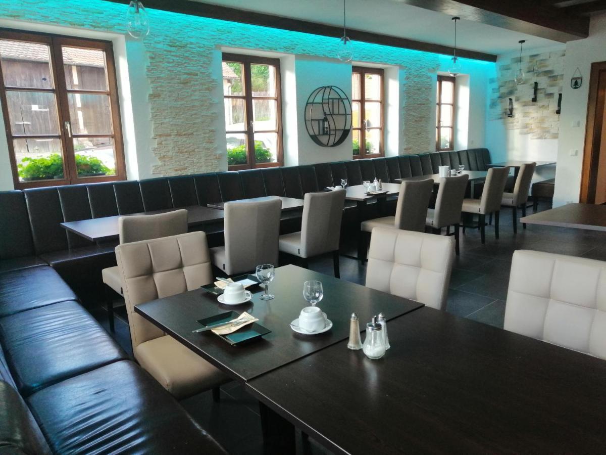 Hotel Wilder Mann Feuchtwangen Bagian luar foto