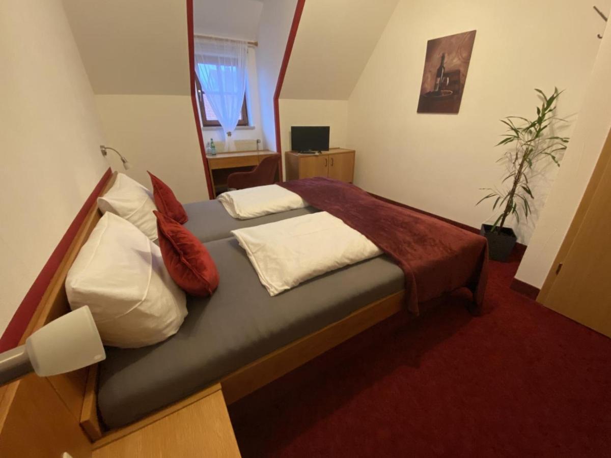 Hotel Wilder Mann Feuchtwangen Bagian luar foto