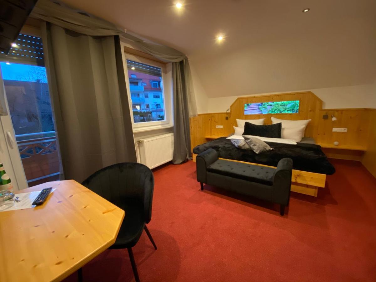 Hotel Wilder Mann Feuchtwangen Bagian luar foto
