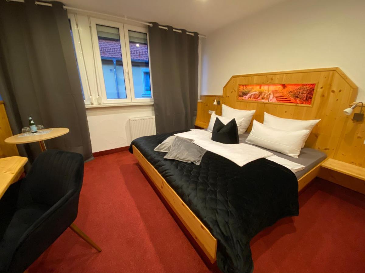 Hotel Wilder Mann Feuchtwangen Bagian luar foto