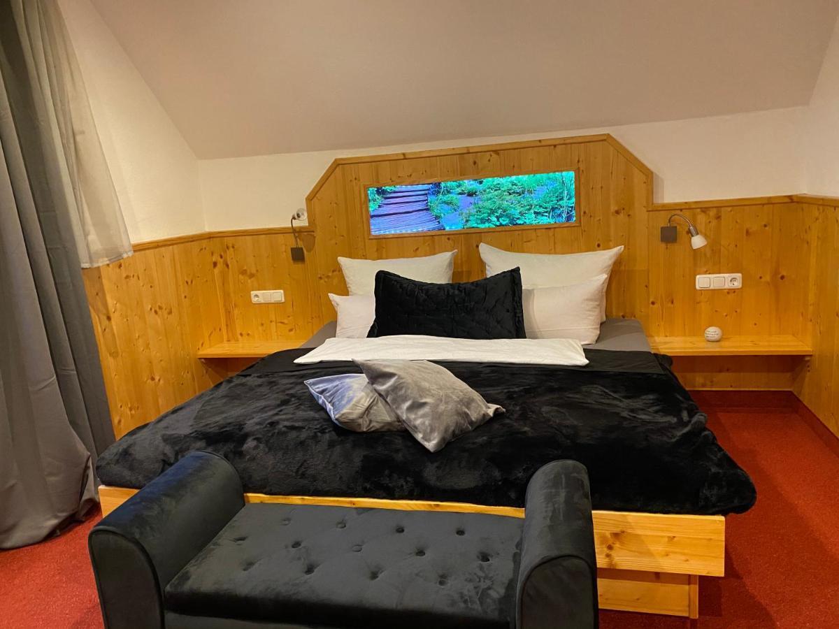 Hotel Wilder Mann Feuchtwangen Bagian luar foto