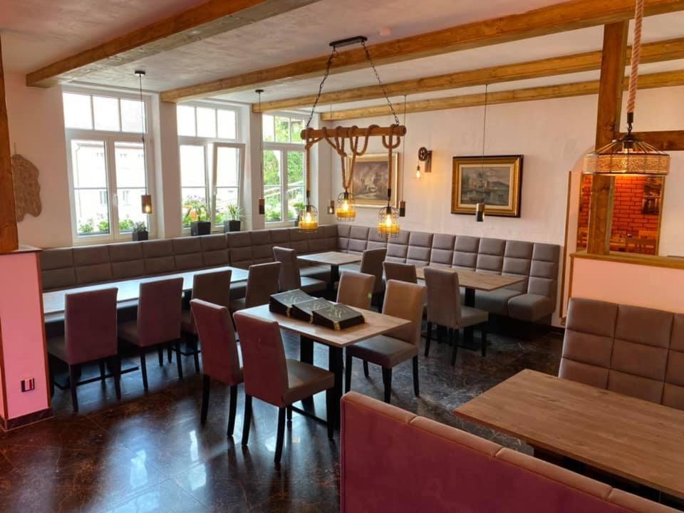 Hotel Wilder Mann Feuchtwangen Bagian luar foto