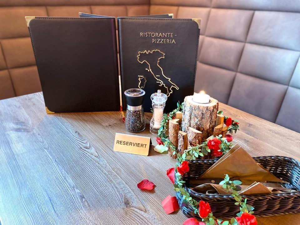 Hotel Wilder Mann Feuchtwangen Bagian luar foto