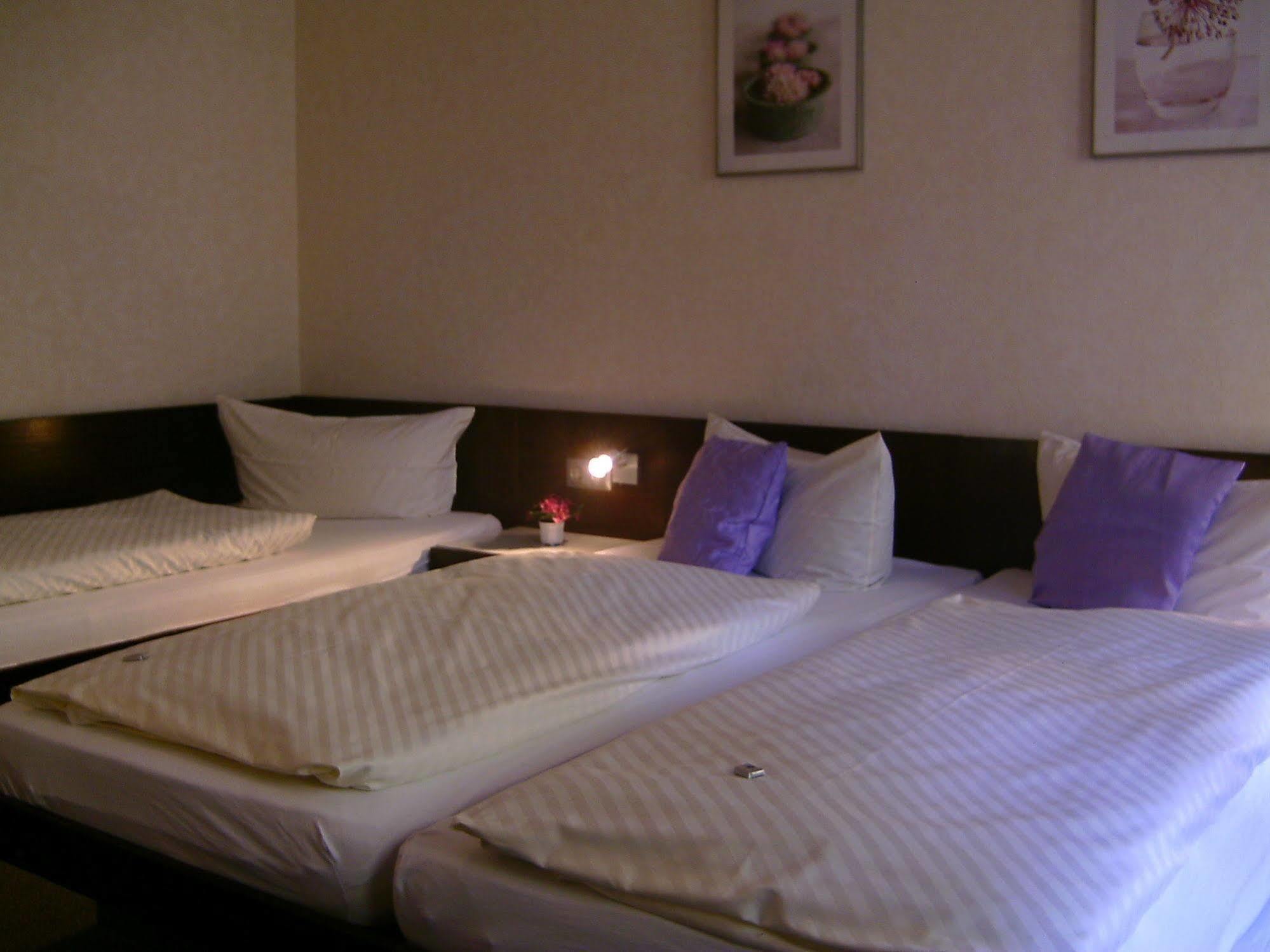 Hotel Wilder Mann Feuchtwangen Bagian luar foto