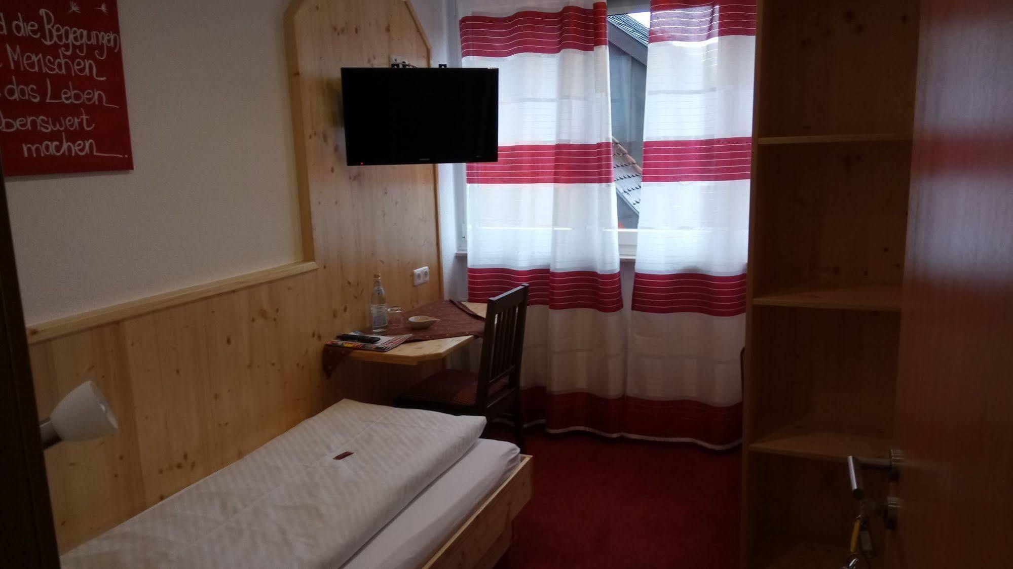 Hotel Wilder Mann Feuchtwangen Bagian luar foto