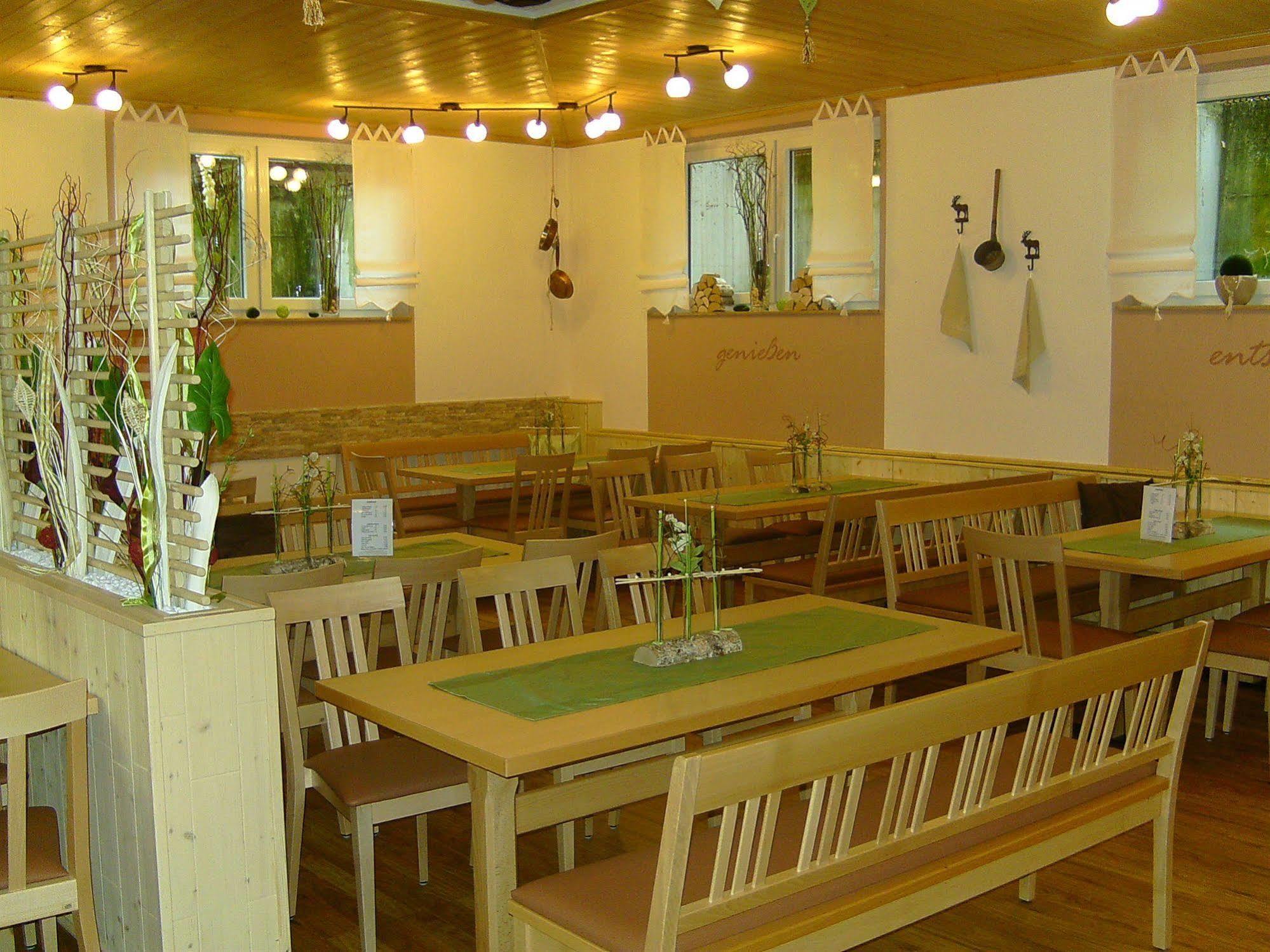 Hotel Wilder Mann Feuchtwangen Bagian luar foto